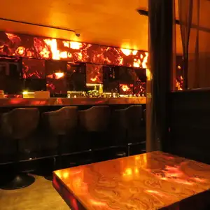 Private sofa seating areas separated by curtains ♪ Popular for girls' nights out.