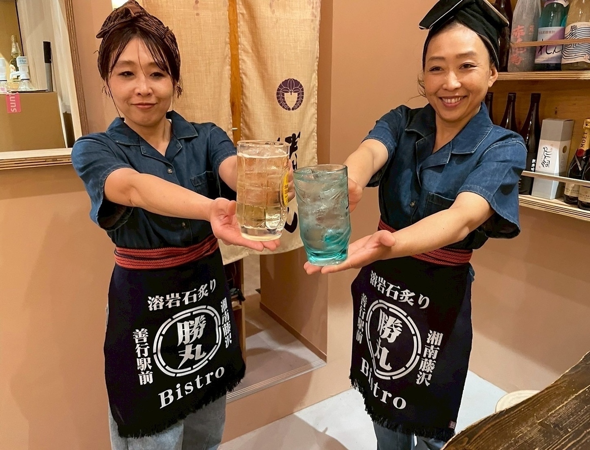 [距離善光站步行0分鐘] 這是一棟居酒屋，您可以在這裡享用由技藝精湛的廚師用大山雞和新鮮食材在火山石上烤製的菜餚。