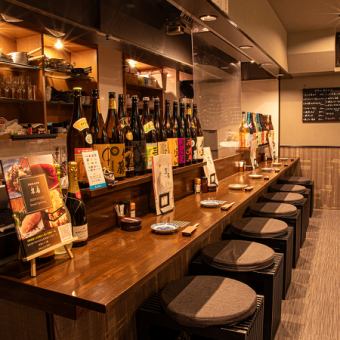 当店のカウンター席は7名ご用意しております。仕事帰りのふらっと来店いただくこともできるので、お一人様利用も大歓迎です！