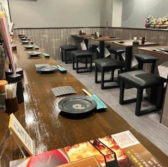 最大20名様まで貸切が可能です。カウンターとテーブル席を利用して、プライベート感あふれる特別な空間をご提供します。誕生日のお祝いや友人との集まりなど、さまざまなシーンでご利用可能です！ご要望などお気軽にお申し付けください。