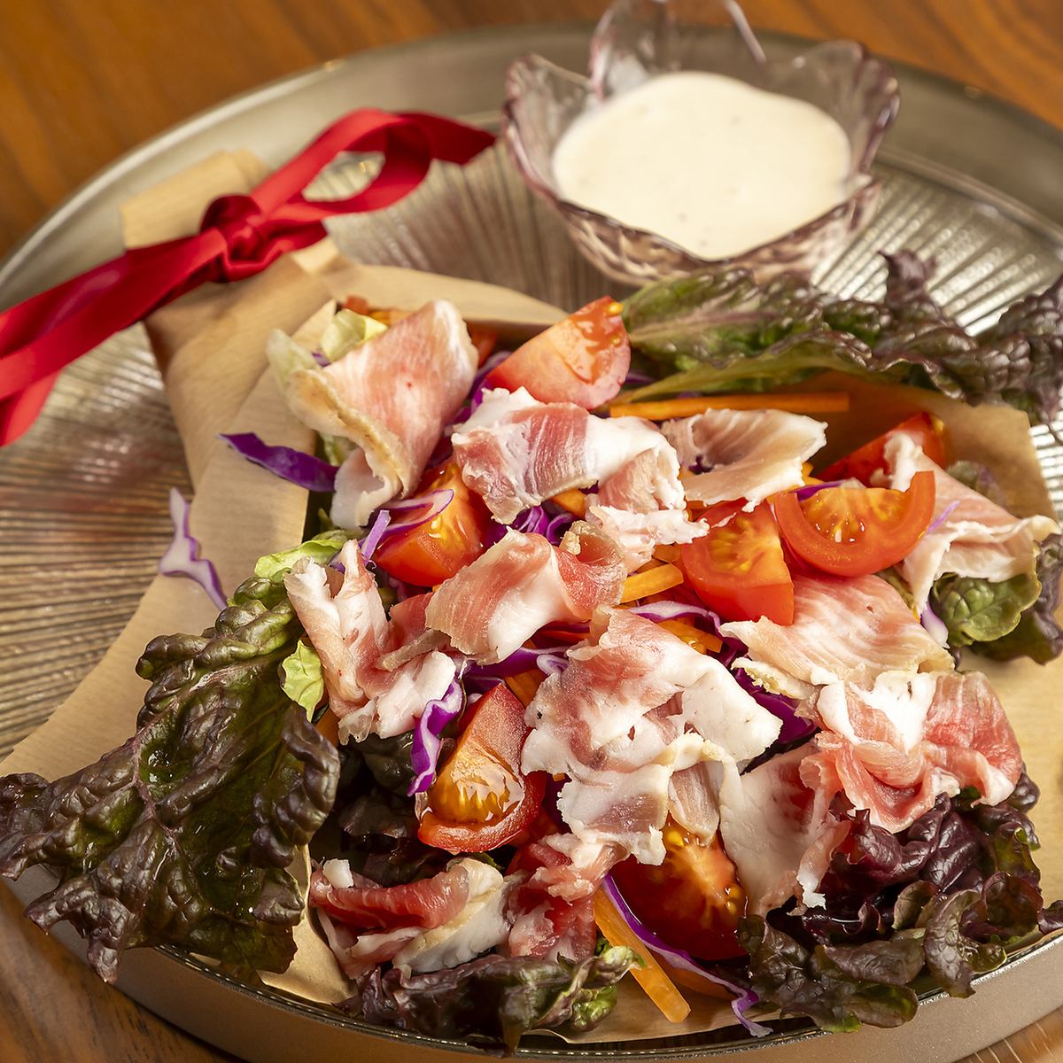 盛り付けにもこだわった美しい料理の数々。