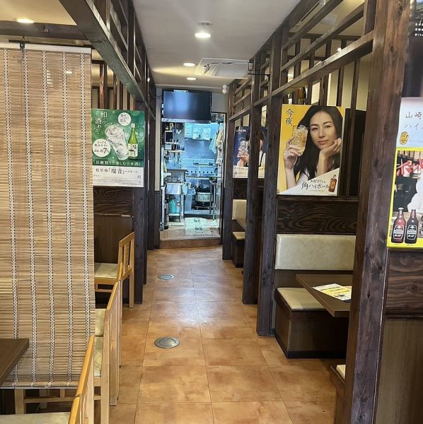 １Fのテーブル席は28席あります。広々とした店内でゆったりと中華料理をお楽しみください。