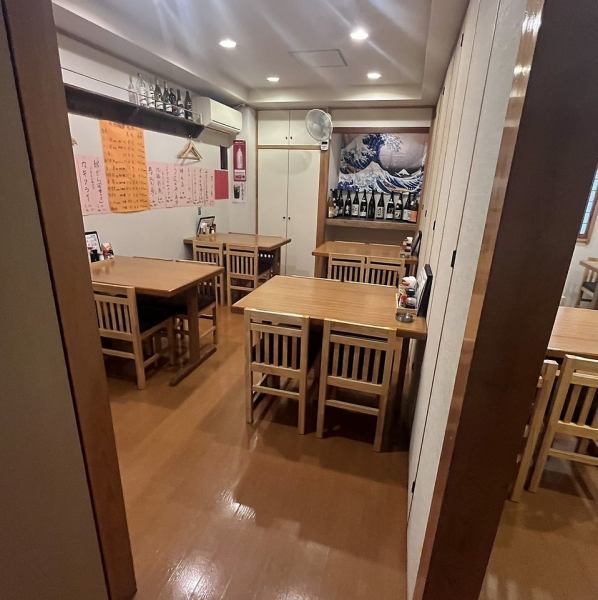 ２Fにはお個室がをご用意しております。個室は３２名様まで収容できる広々とした作りとなっております。