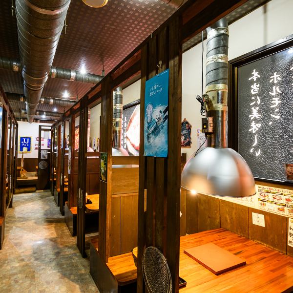 広々ゆったりのお席はで各種飲み会にはもちろん！幅広いご宴会シーンでご利用頂けます。美味しいお肉と豊富なドリンクをお楽しみください。アットホームな雰囲気で当店自慢の厳選焼肉を存分にお楽しみください。
