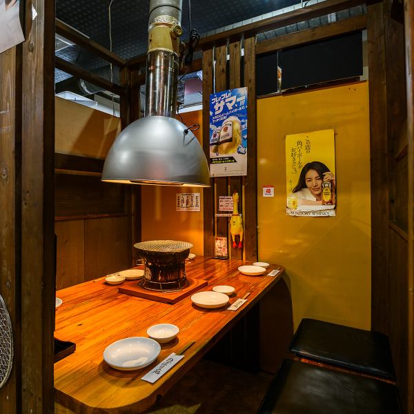 広くて明るく清潔感ある店内。ボックス席はまわりを気にしなくて楽しめるのも嬉しいポイントです♪ゆったりとお寛ぎ頂けるよう席間隔も広めに、安心してお食事をお楽しみください。