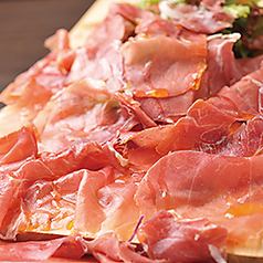 ジューシーなお肉料理も有！ワインと合わせてお召上がり頂けます