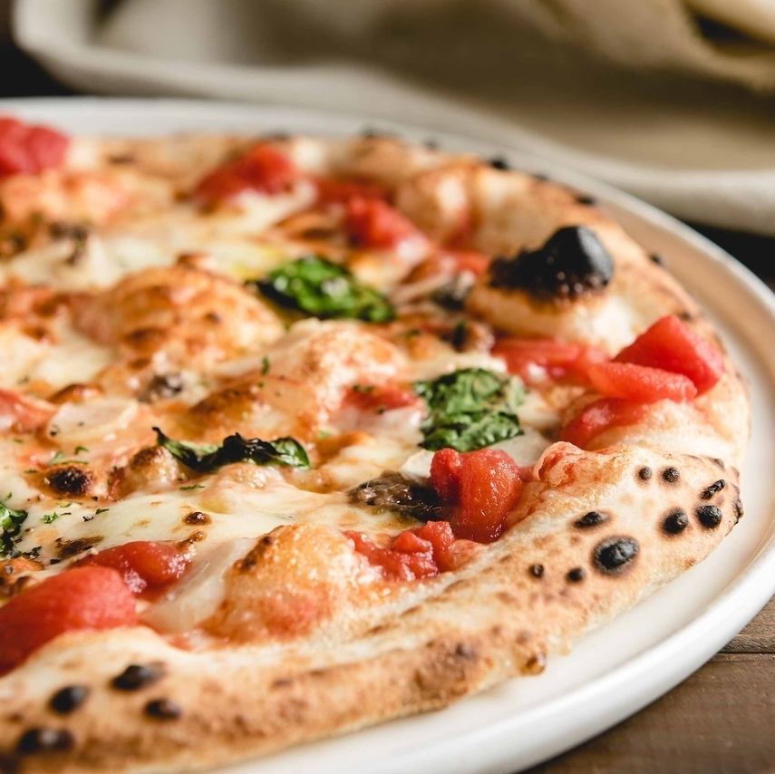 本格石窯ピッツァとワインが自慢のお店！