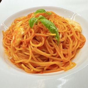 모츠 알레라 치즈 토마토 소스