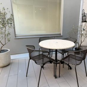 暖かい季節にはテラス席も開放いたします。心地よい風に吹かれながら気持ちの良いひとときを♪