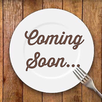 広々としたテーブル席は、ご友人同士の飲み会や、ご家族でのお食事に最適です。適度な距離感で会話も弾み、旬の沖縄料理を囲んで賑やかな時間を過ごせます。歓送迎会などの少人数宴会にも使い勝手が良く、どのお席からもステージの生演奏が見渡せるため、一体感のある楽しいひとときを演出。心温まる夜をお約束します。