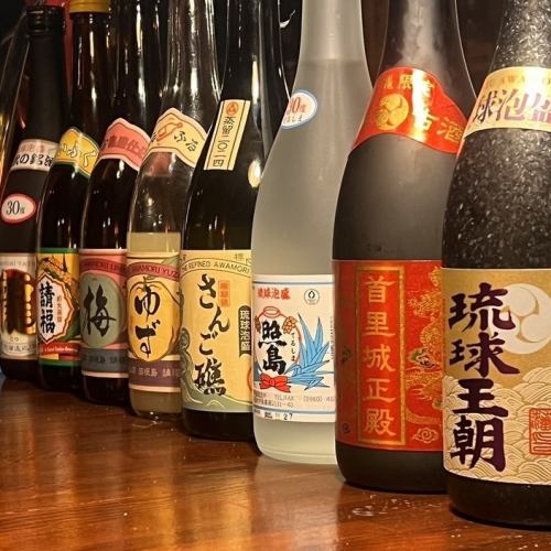 希少な泡盛とハブ酒で乾杯