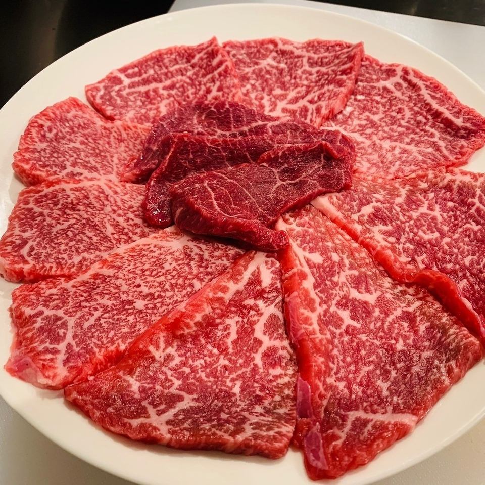様々な種類のお肉が堪能でき、2時間飲み放題付き！