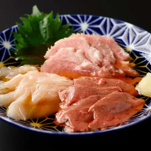 自慢の逸品「肉刺し」!低温調理で安心安全♪
