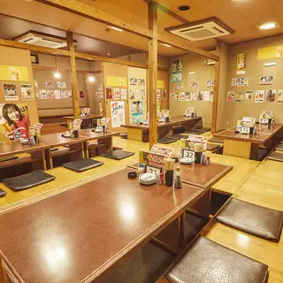 岡山駅西口2分◎好立地居酒屋『酔っ手羽』は“毎日深夜3時まで営業中”!朝昼晩いつでも好きな時間帯にサク飲みや宴会を楽しめます♪お席は全て座敷席!ゆったり寛いで活気溢れる店内で名物の手羽先をはじめ、肉刺し・煮込み・餃子等、豊富なメニューをご堪能ください!