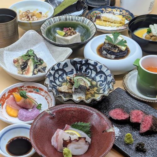 季節感あふれるコース料理。その時期のおすすめ食材を選び和をベースに洋のアクセントを散りばめてご提供