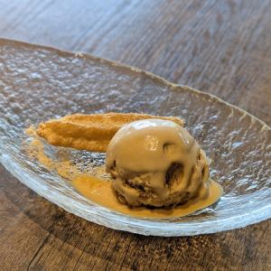 醤油のアイスクリーム きなこのチュロス添え