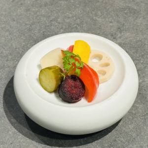 ハーブ香る自家製ピクルス