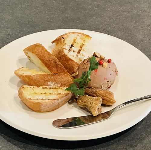 レバーペースト　メルバトースト付き