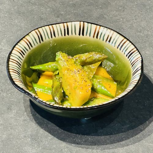 アスパラと山菜のカルボナーラソース和え