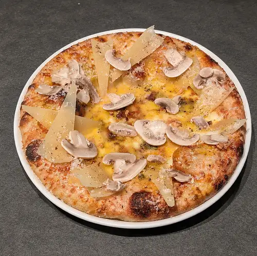 Rich cheesecake with 5 kinds of cheese