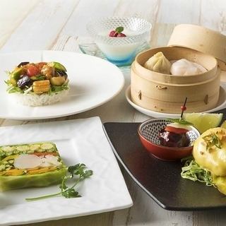 自慢の定番メニューを盛り込んだ宴会コースは3300円(税込)～