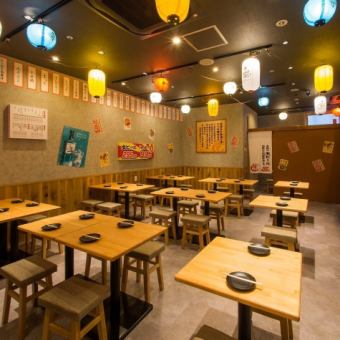 A comfortable space for both small and large gatherings, where you can relax and enjoy food and drinks ☆ *The photo is of the Kumamoto store