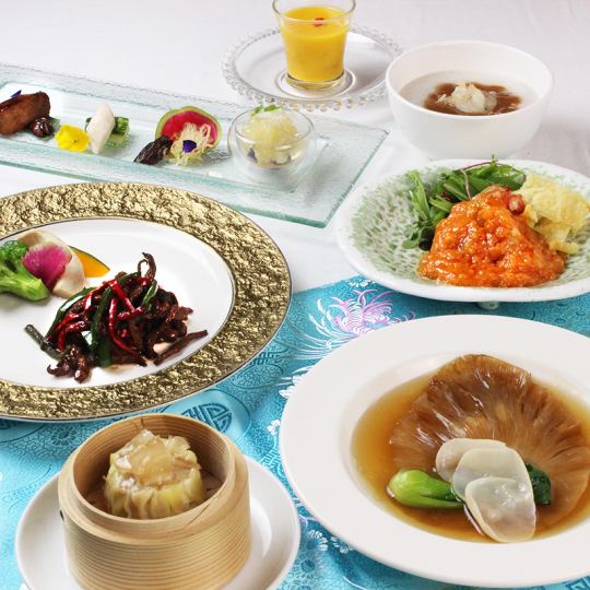 玫瑰套餐 13,000 日元，非常適合紀念日，例如單份水煮魚翅