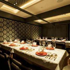 Private room seating for up to 16 people.Ideal for dinner and entertainment.Courses are given priority from the orderer.
