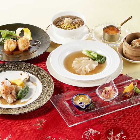 Recommended for entertaining guests. Special lunch with 7 dishes including shark fin and meat dishes.