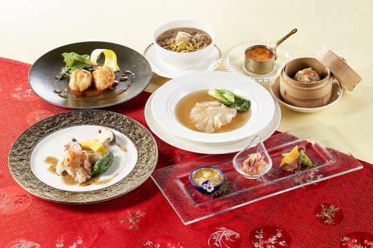 Recommended for entertaining guests. Special lunch with 7 dishes including shark fin and meat dishes.