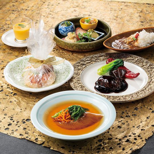 Rose course perfect for anniversaries, featuring 2 hours of all-you-can-drink, individual servings, and shark fin
