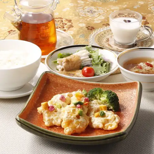 Enjoy a delicious Chinese course meal! Private rooms available for 5-9 people. Have a wonderful time!