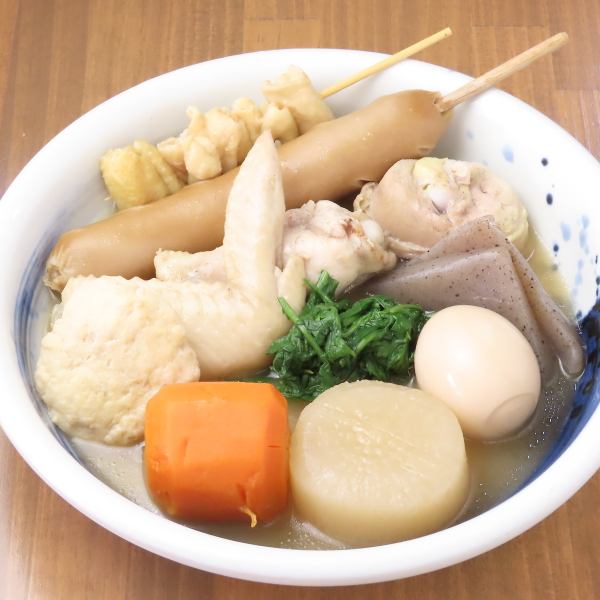 長時間煮込んだ濃厚な鶏出汁おでん盛り合わせ