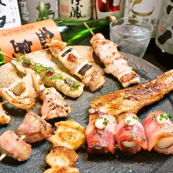Yakitori is carefully baked by charcoal fires by skilled craftsmen trained for many years! Yakitori 100 yen ~ and reasonable ♪