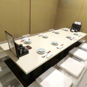 The private room with hori-kotatsu can be used for parties of up to 60 people by removing the partitions.We will prepare a private room according to the number of customers, so please feel free to contact us! Please make a reservation as soon as possible♪