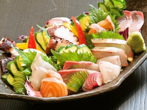 Highly recommended ★ Assorted sashimi ★ We also have a variety of fish caught in nearby waters that can only be eaten at that time of year ◎