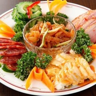 【120分飲放】名物アワビ醤油煮込みや辛さと痺れの麻辣チキンがメインのイチオシコース　5000円