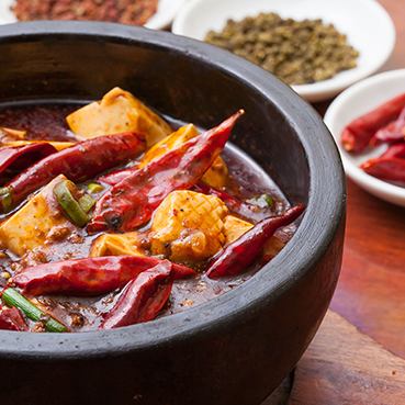 5種の唐辛子使用の石焼麻婆豆腐をはじめとした本格中華を堪能