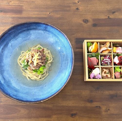 Nine-color appetizer box and udon noodles