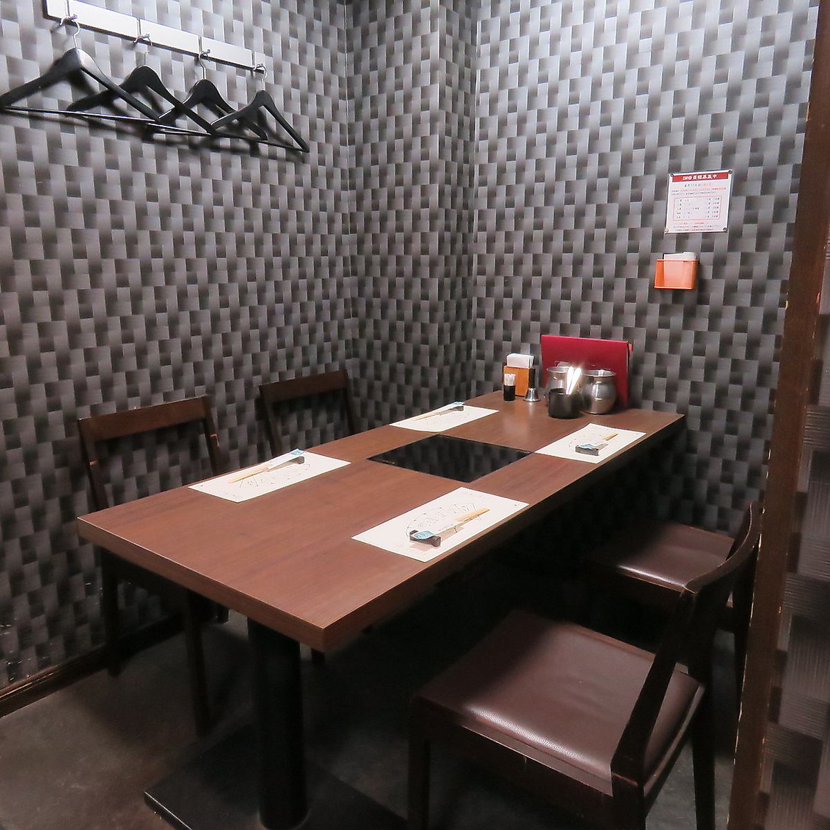 Private rooms available for up to 4 people.Luxurious fugu cuisine is a must-have for important dinner parties.