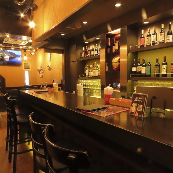 地元の方に愛されているお店です♪ランチタイムには人気のハンバーガー目当てのお客様で賑わい、ディナータイムにはお仕事終わりの「ちょい飲み」で立ち寄る方も多くいらっしゃいます◎いつでもお気軽にお立ち寄りください！