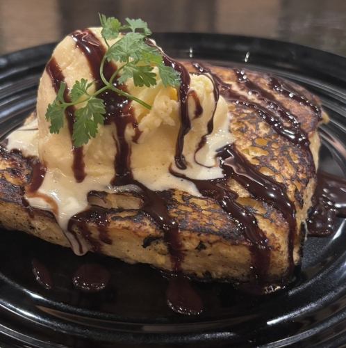 フレンチトースト (ヴァニラアイス添え)