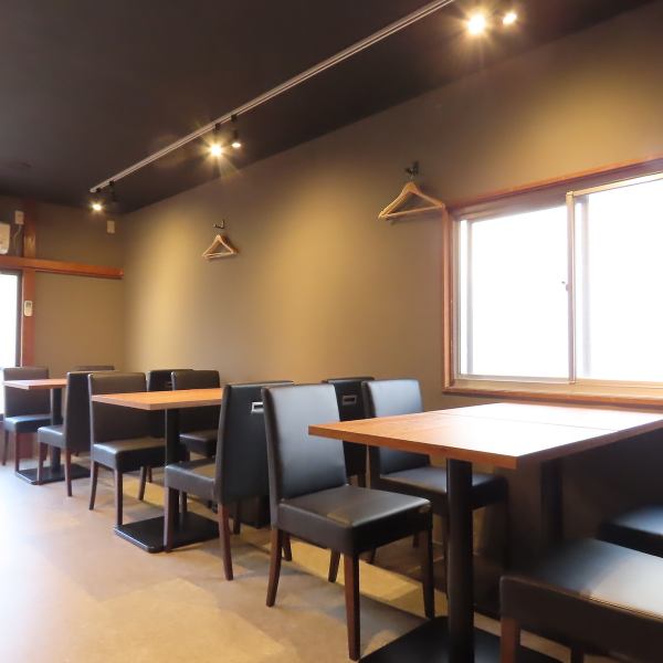 当店は、東京メトロ有楽町線・都営大江戸線　「月島駅」10番出口から徒歩2分の場所にあります。アクセスも便利で、お一人様から大人数まで幅広いご利用が可能です。特別な場合には貸切も対応しておりますので、お気軽にご相談ください。美味しい料理と共に、思い出に残る時間をお過ごしください。