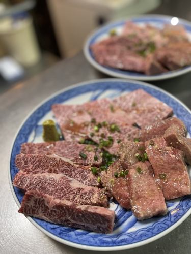 ＜お肉の美味いところだけ！＞上肉盛り～特上肉3種～2人前5000円（税込）、コースも5500円（税込）から★