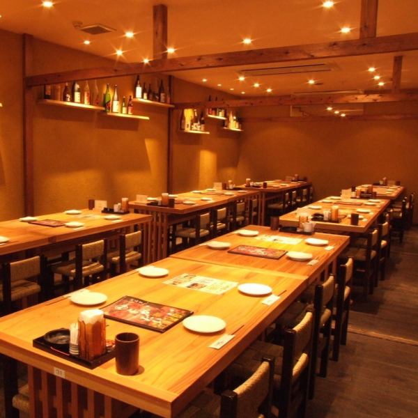 靴を脱がなくてよいので、女性のお客様がいる団体様に人気の個室です。仕切りにより様々な人数に対応可(最大40名様)