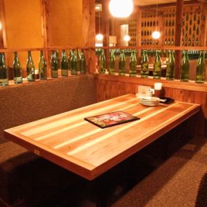 店内奥にはテーブル席もご用意。