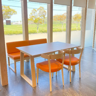 テーブル席を26席ご用意しております