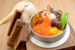 Salmon and salmon roe rice pot set