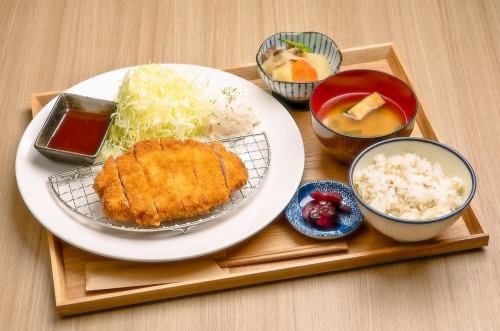 豚ロースかつ定食