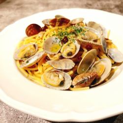 Vongole Bianco with clams